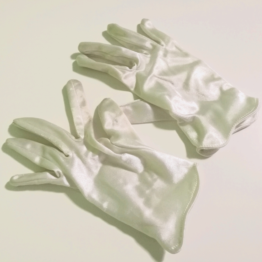 FREE Kids Medium White Costume Gloves